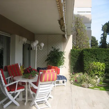 Terrasse Piscine לינה וארוחת בוקר